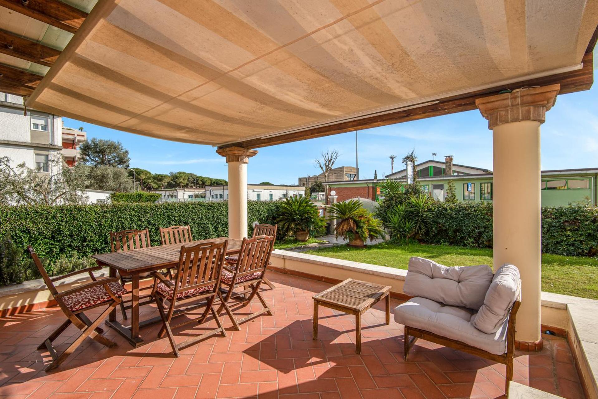 Splendido Monolocale Con Spazioso Giardino E Veranda A 500 Mt Dal Mare Marina Di Carrara Exteriér fotografie